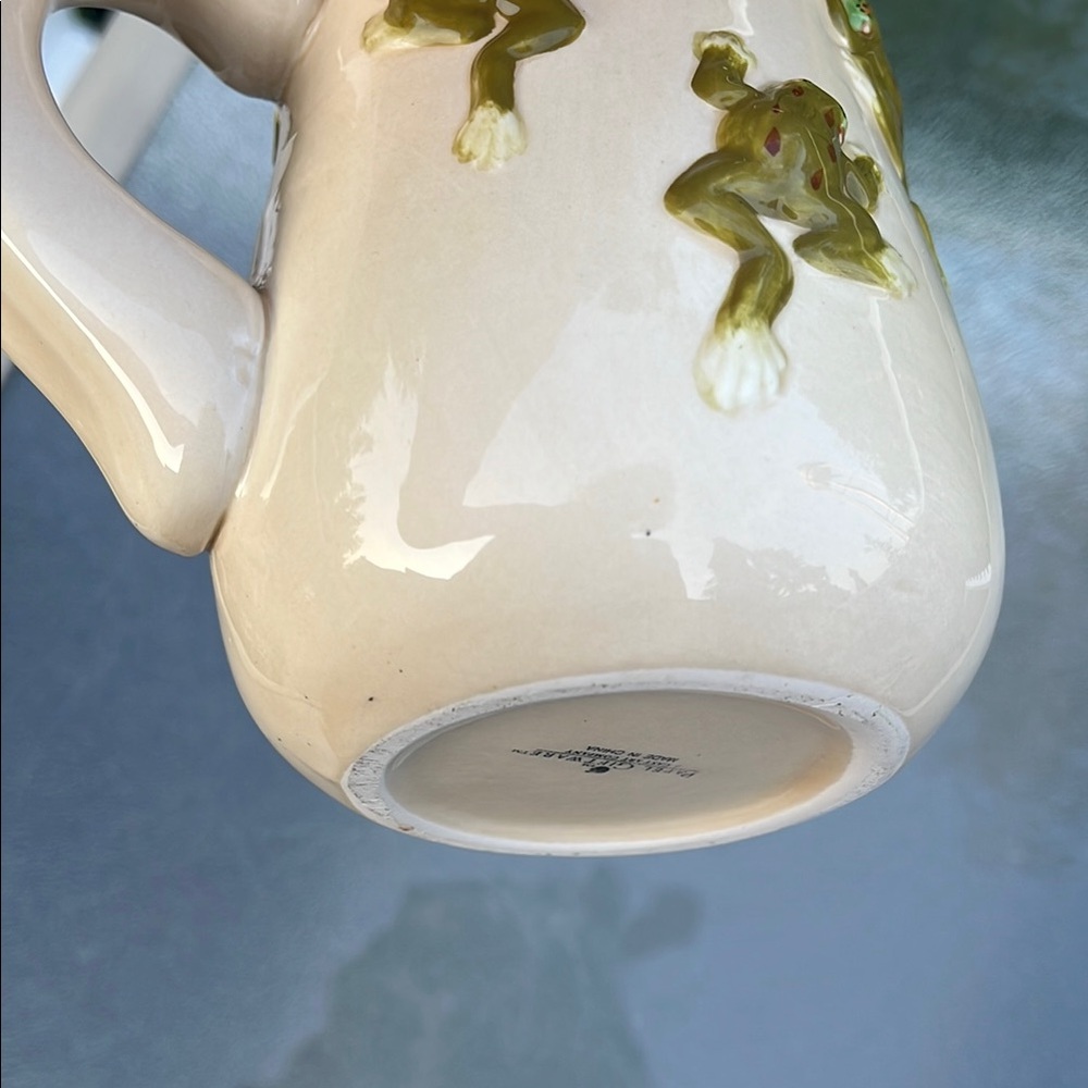 Frog Themed Ceramic Mug - Picture 7 of 11